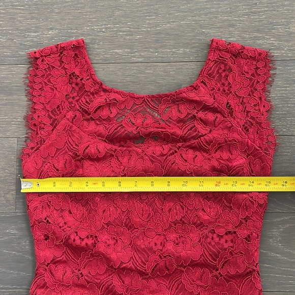 Red lace dress - Picture 11 of 12
